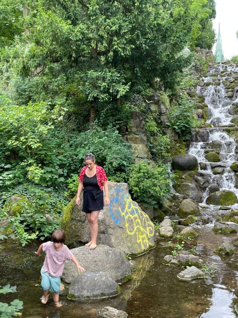 Viktoriapark Wasserfall Ausflug mit Kindern