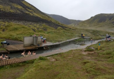 Baden im heißen Fluss Reykjadalur Island