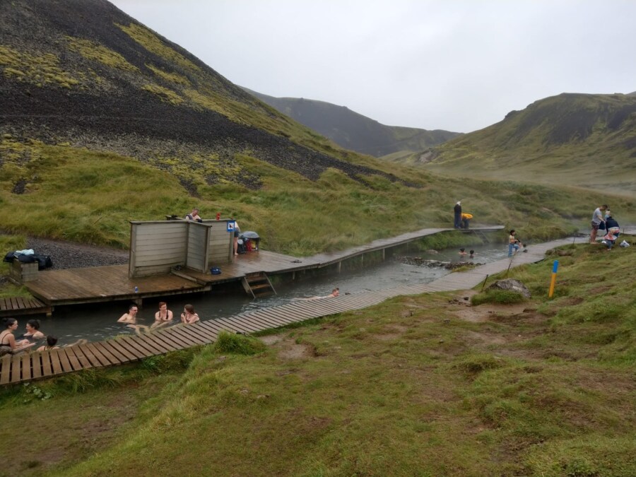 Baden im heißen Fluss Reykjadalur Island