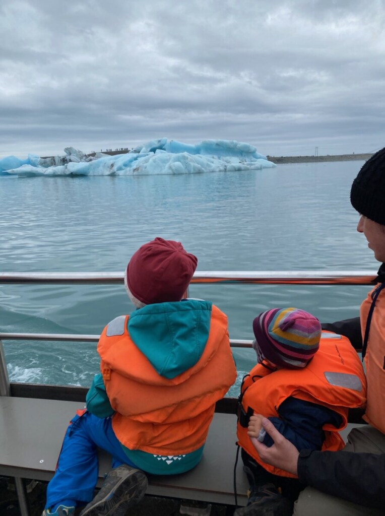 Gletscherlagune Jökulsarlon Bootstour mit Kindern